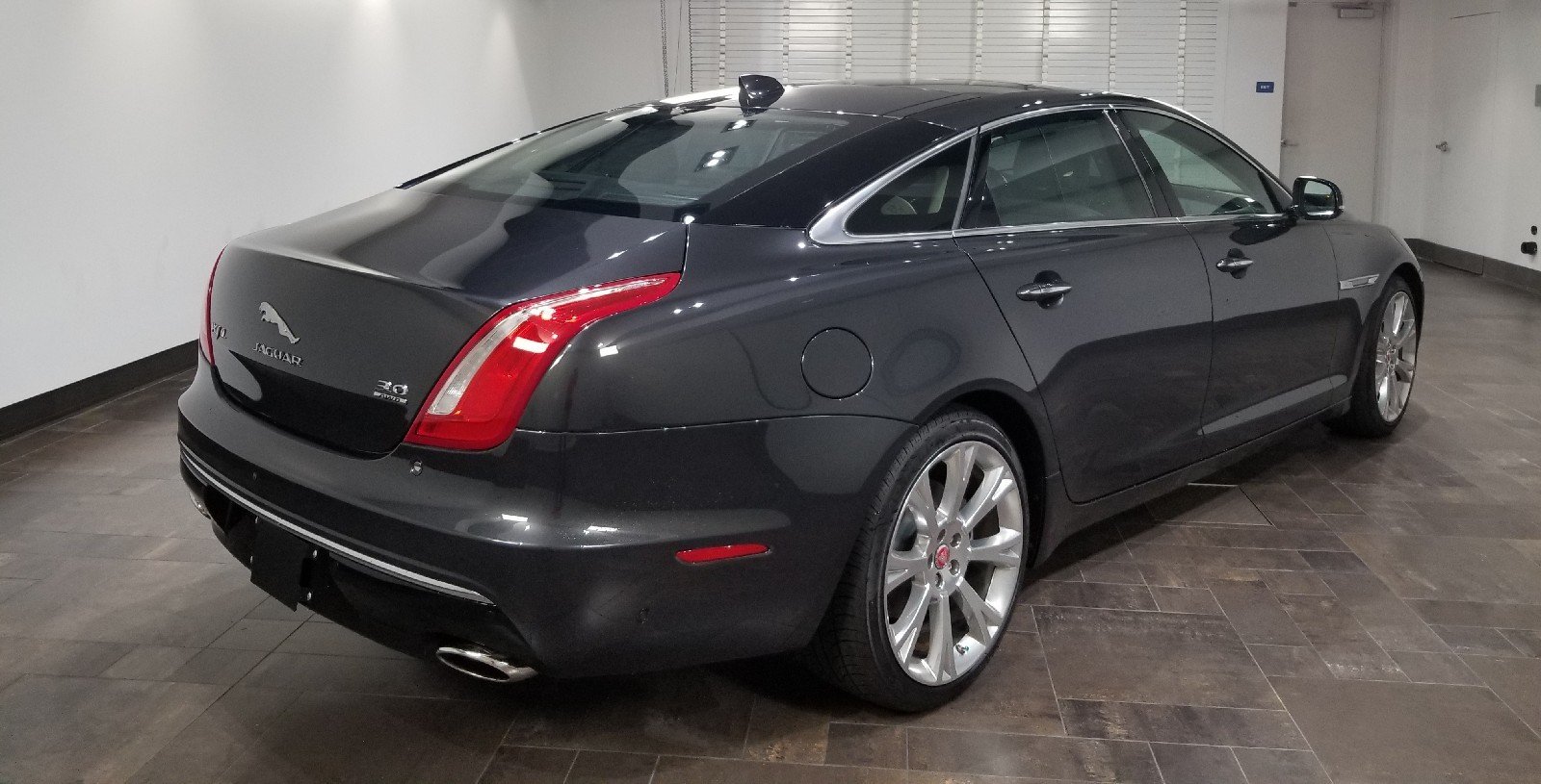 Jaguar xj 2019